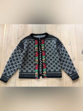 Squaw Valley vintage 100% wool Nordic fair isle floral black white cardigan - M